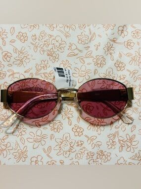 NWT Gorgeous Tinted Vintage Style Sunglasses